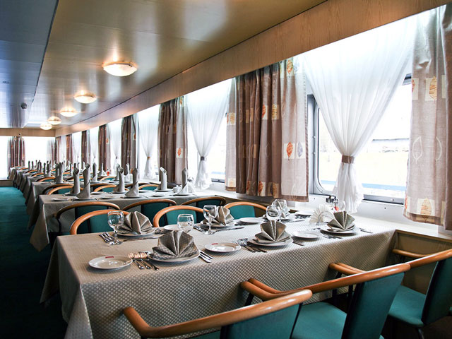 Ресторан теплохода «Юрий Андропов»